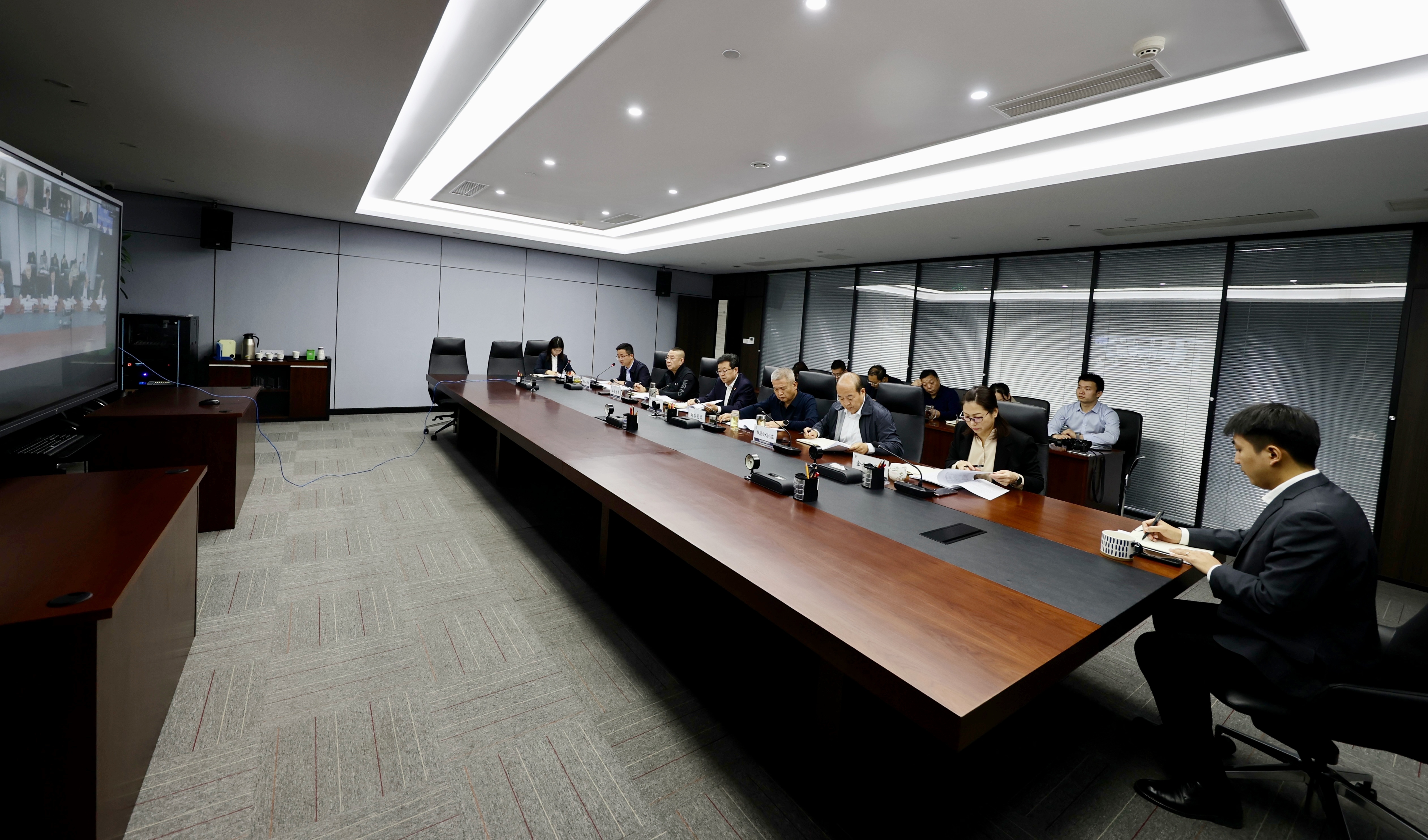 耀彩网集团召开2022年三季度经济运行剖析会