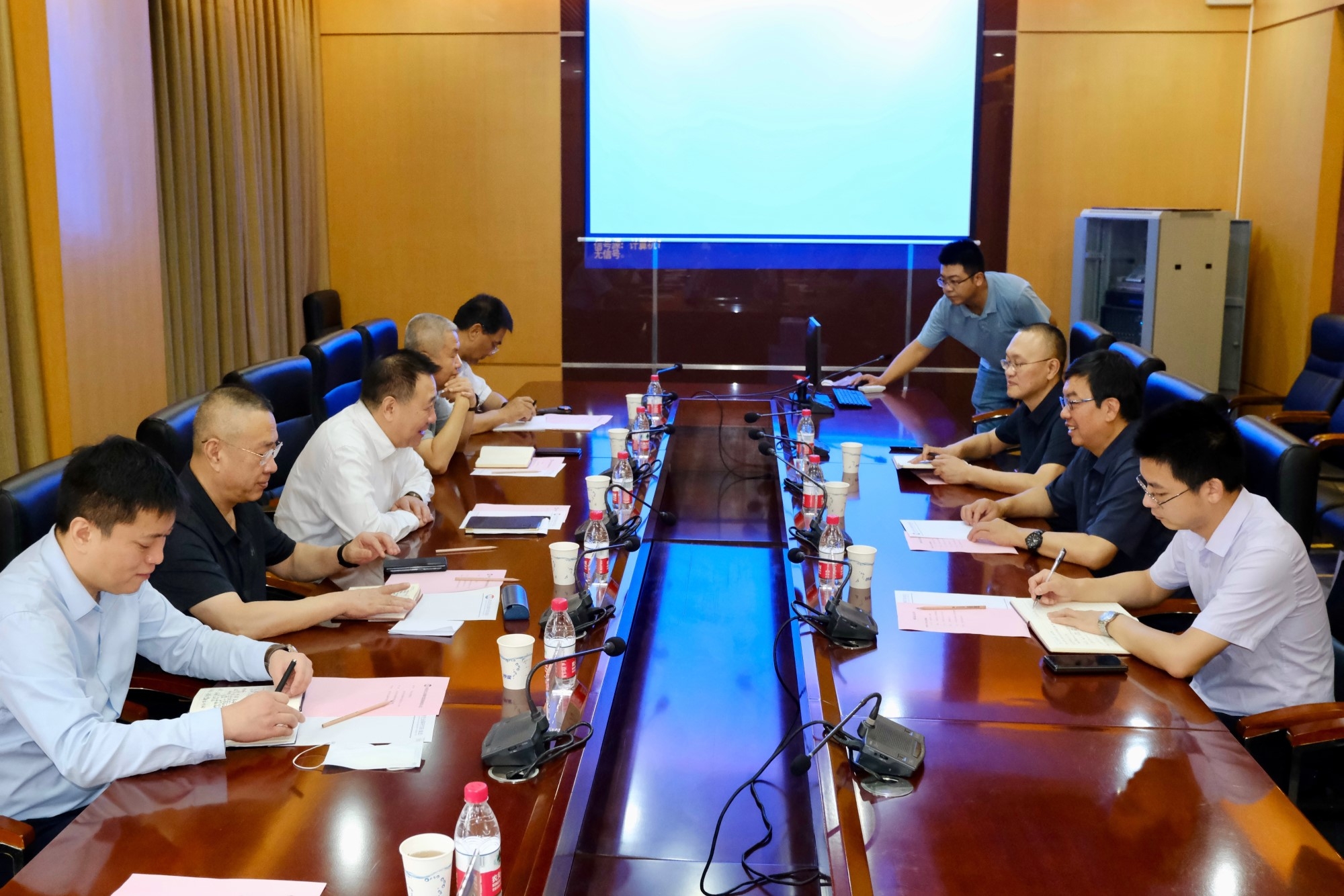 耀彩网集团党委书记、董事长金辉造访西北有色金属研究院