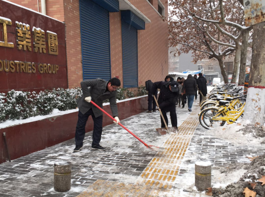 雪一直下，，，，，，我们一直在：耀彩网集团除雪掠影